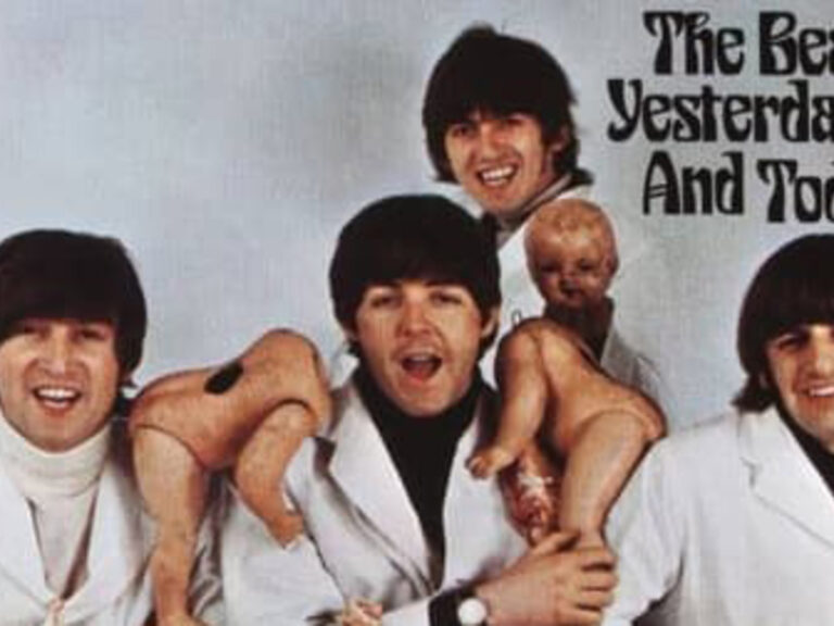 Escándalo: La impactante portada de los Beatles con muñecos decapitados y carne cruda