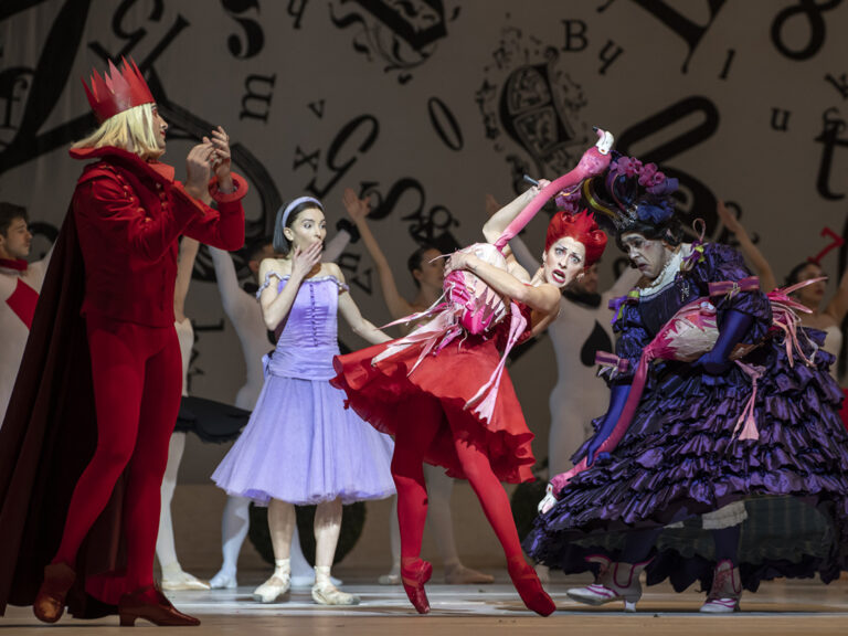 Estreno de «Alicia en el País de las Maravillas» en el Colón: Un ballet polémico para un público exigente
