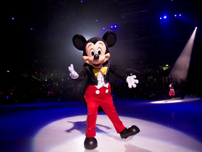 Disney On Ice regresa a Buenos Aires: Stitch desliza sobre el hielo y la magia invernal llena el Movistar Arena