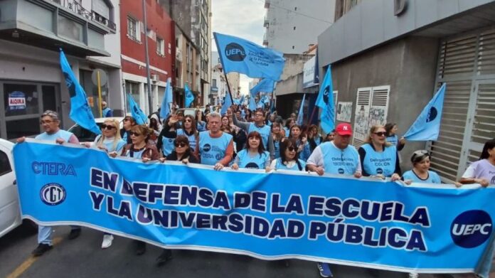 03-08-2026-uepc-paro-docente-marcha-cordoba-2296416.jpg