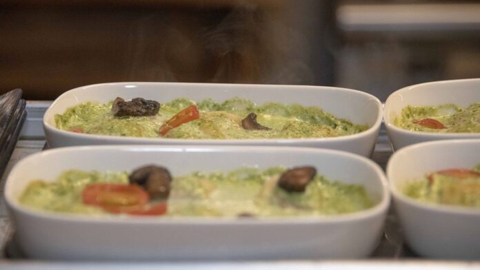 0819cateringdelta-2307790.jpg