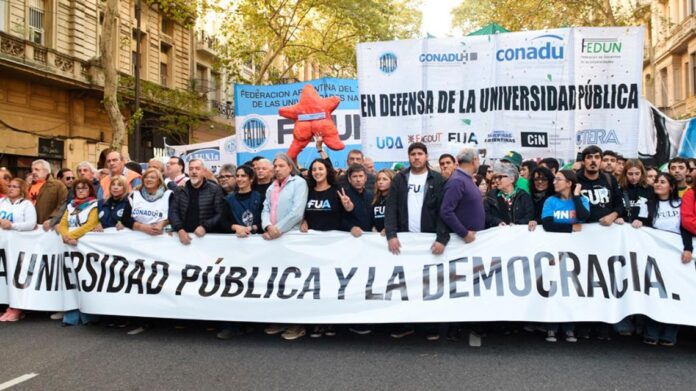 090826marchauniversidadpublicacuarterolog-2300850.jpg