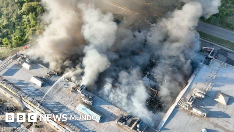 Tragedia en Ucrania: Doble ataque ruso deja 16 muertos en centro comercial