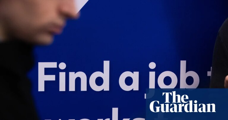 Descenso histórico en ofertas de empleo para graduados en el Reino Unido