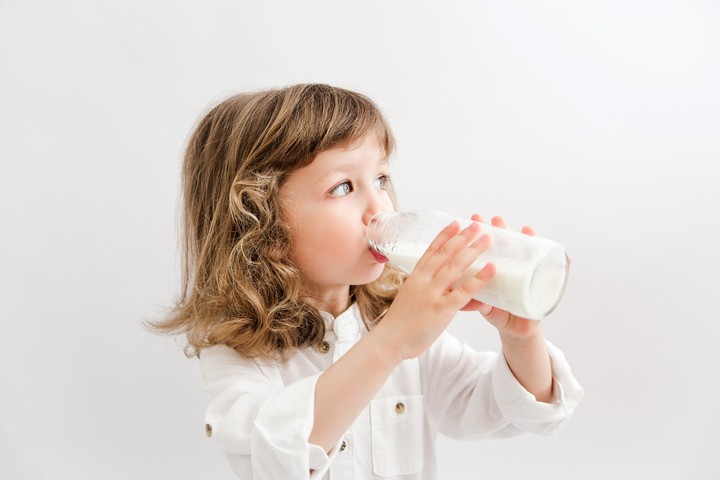 La alergia a la proteína de leche de vaca, de las más frecuentes en los niños. Foto Shutterstock