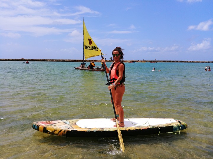 Stand up paddle, una de las experiencias en Muro Alto. Foto @vivoportodegalinhas