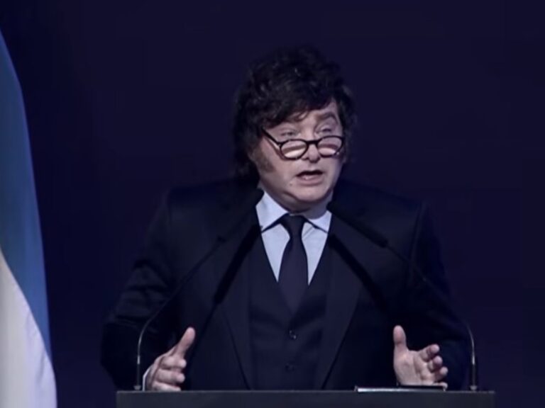 Javier Milei critica ley de aborto y vincula con problemas económicos: «El costo de los pañuelitos verdes»