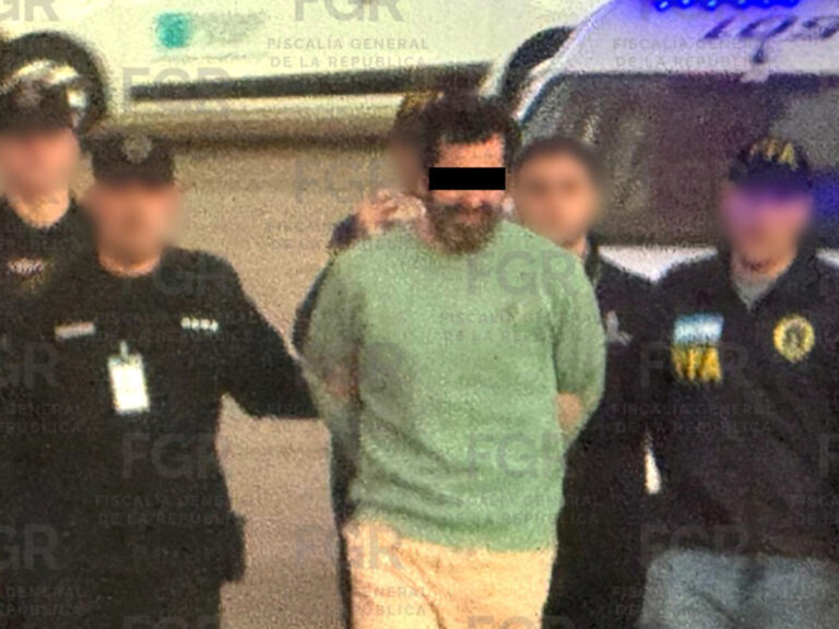 Exmilitar mexicano con alerta roja de Interpol deportado por tráfico de combustible