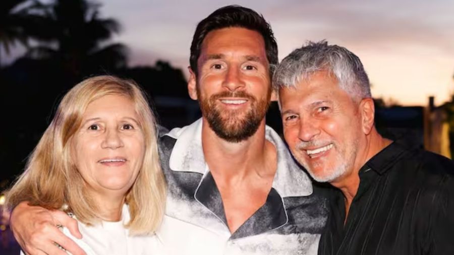 Lionel Messi junto a sus padres