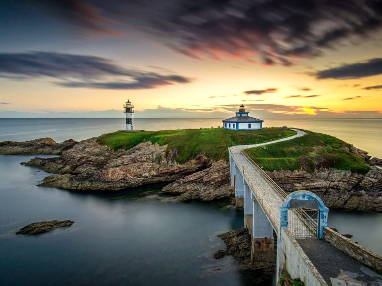 Descubre 6 faros mágicos para una noche inolvidable