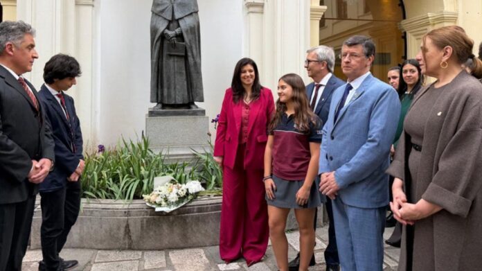 acto-asuncion-maria-jose-alcazar-primera-mujer-directora-del-monserrat-2296943.jpg