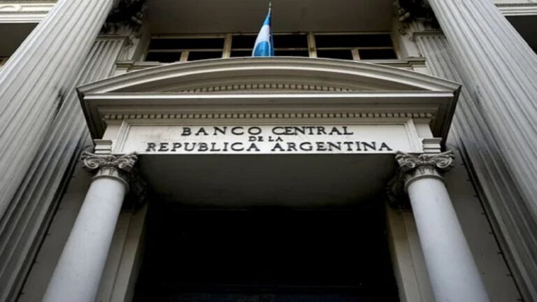 El Gobierno fortalece su estrategia financiera con reservas históricas de más de USD 50 mil millones
