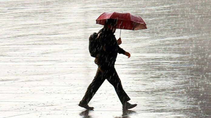 caminar-bajo-la-lluvia-2295727.jpg