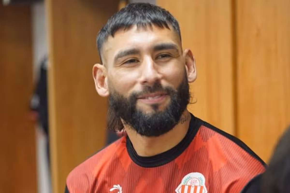 el-entrenador-de-barracas-saco-a-un-jugador-que-ZMYXAZ3DJFDKNMT53EOIIO63S4.jpg