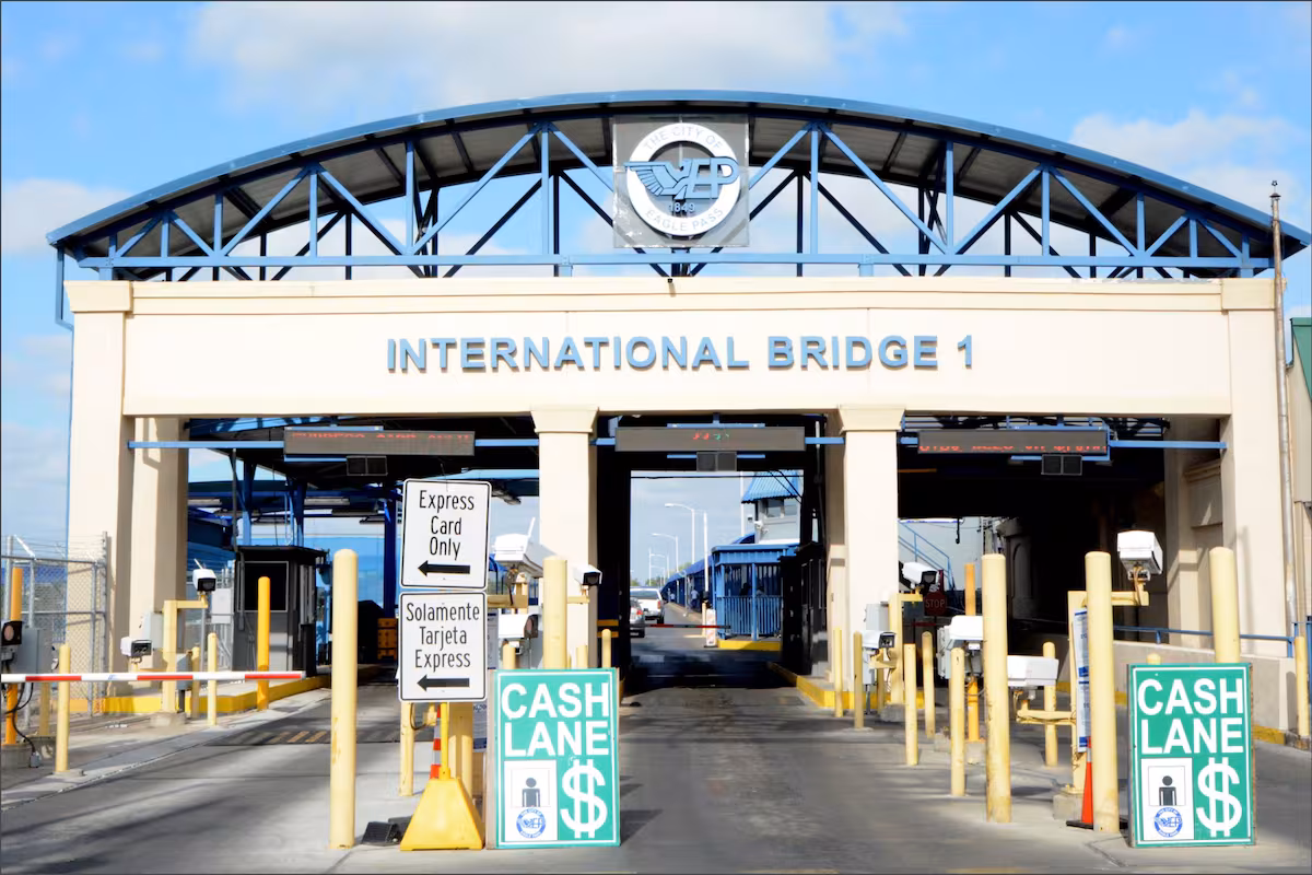 el-puente-internacional-camino-real-en-eagle-pass-XPAQDXJZD5HZLFKFEOQWX333VE.jpg