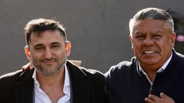el-titular-de-sur-finanzas-ariel-vallejo-junto-al-presidente-de-la-afa-claudio-chiqui-tapia-2247651.jpeg