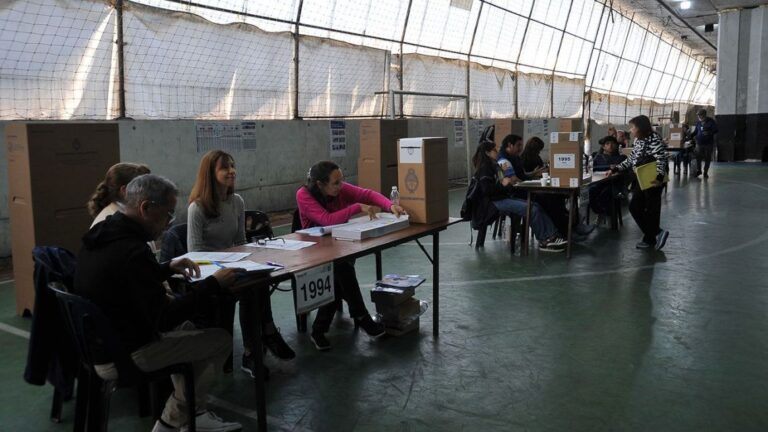 Los indecisos emergen como la tercera fuerza en las elecciones de 2027