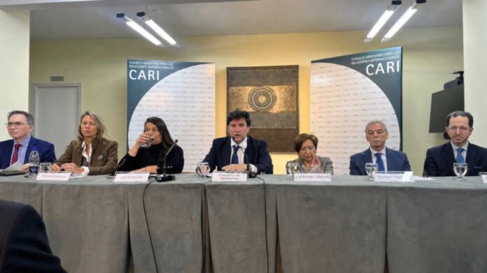 francisco-de-santibanes-fue-reelegido-presidente-del-cari-17082026-2306009.jpg