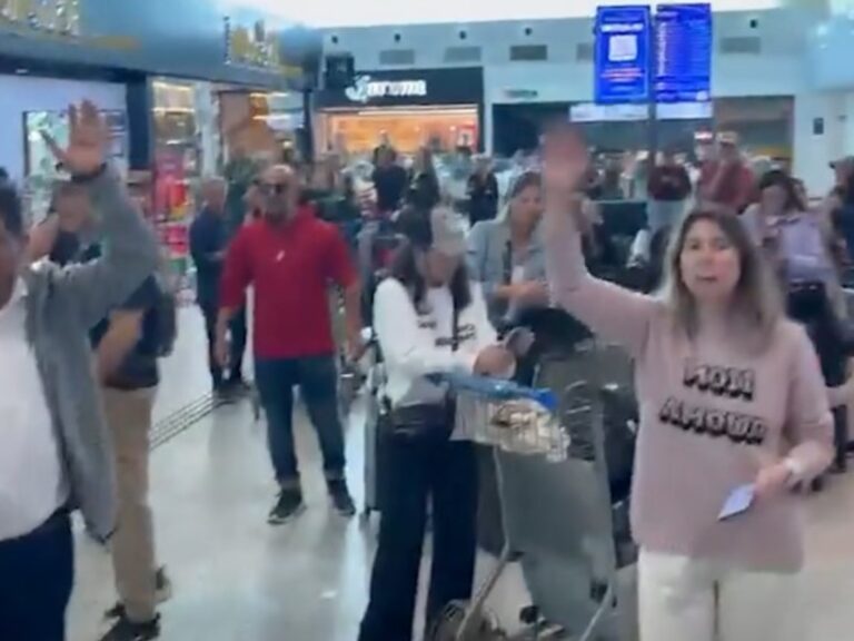 Pasajeros argentinos se quedan varados en Brasil tras fallo en avión hacia España de Plus Ultra