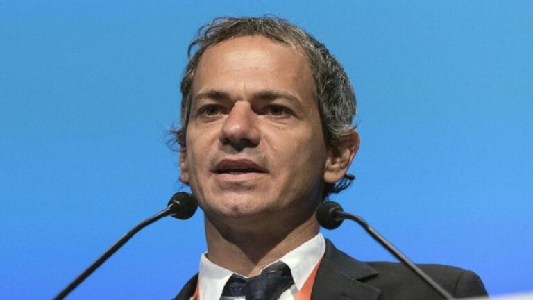 La economía no se ralentiza por el «riesgo kuka», según Lucas Llach