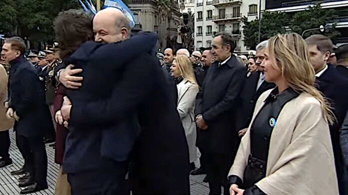 milei-abrazo-con-sturzenegger-2306091.jpg
