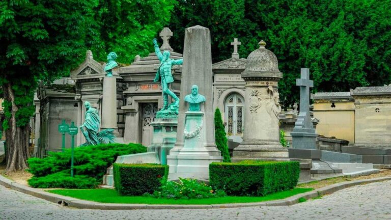 De cementerios a atracciones turísticas: el nuevo debate en la Recoleta