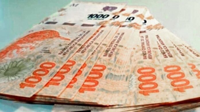 pesos-argentinos-2304345.jpg