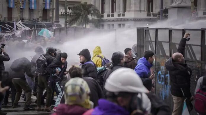 represion-2299905.jpg