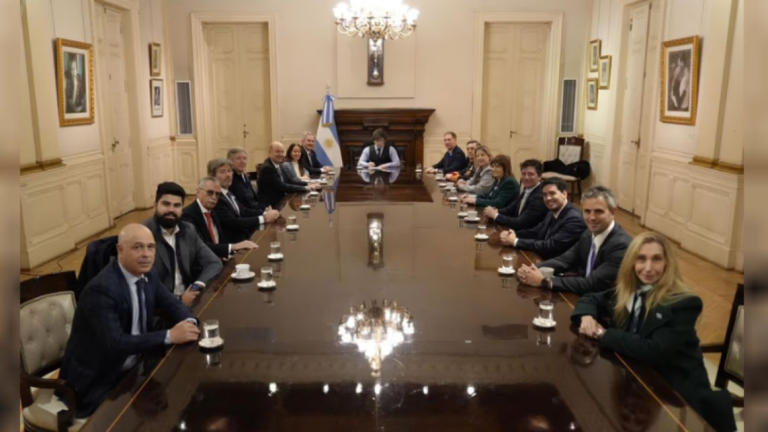 Milei convoca a su equipo para reunión en Casa Rosada