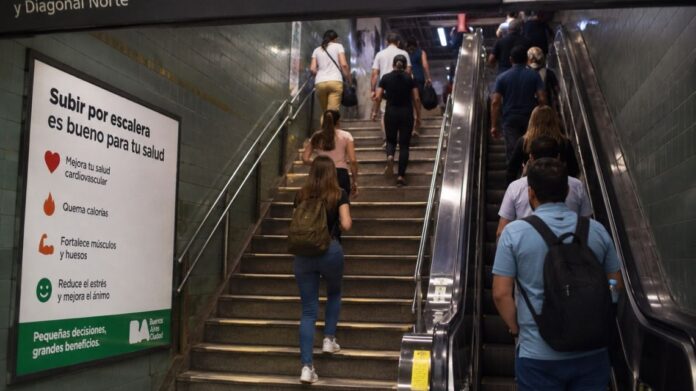 subir-escaleras-es-saludables-2308659.jpg