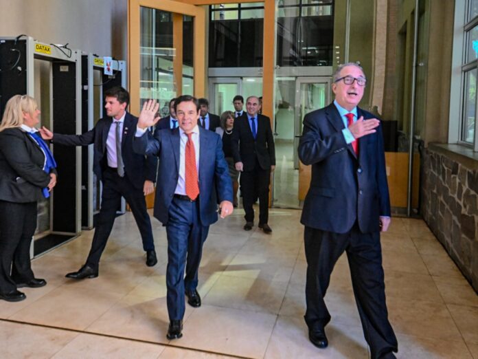 Noiq9wGfx_2000x1500__1.jpg