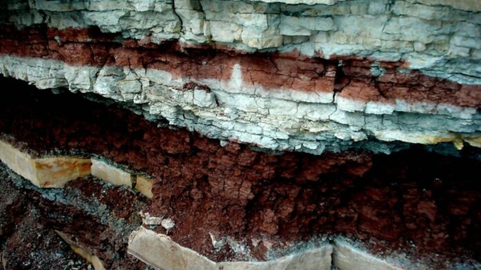 cientificos-descubren-seis-estructuras-misteriosas-en-las-profundidades-de-la-tierra-2316486.jpg